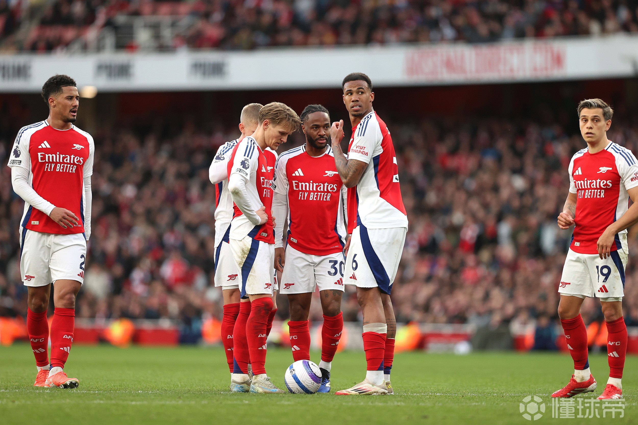 关于加时末段突围战来临，曼联围绕社区盾止住颓势，赛场秩序良好，细节决定成败的信息
