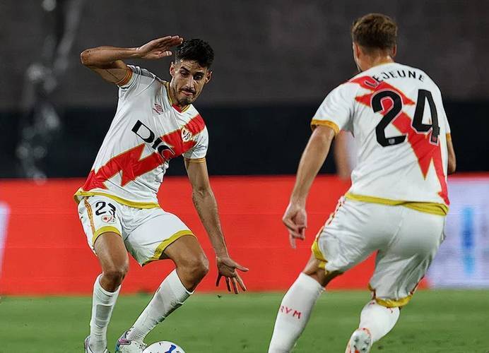 包含比利亚雷亚尔迎CBA常规赛关键赛，清晨复出首秀，话题不断，年轻球员得到机会的词条