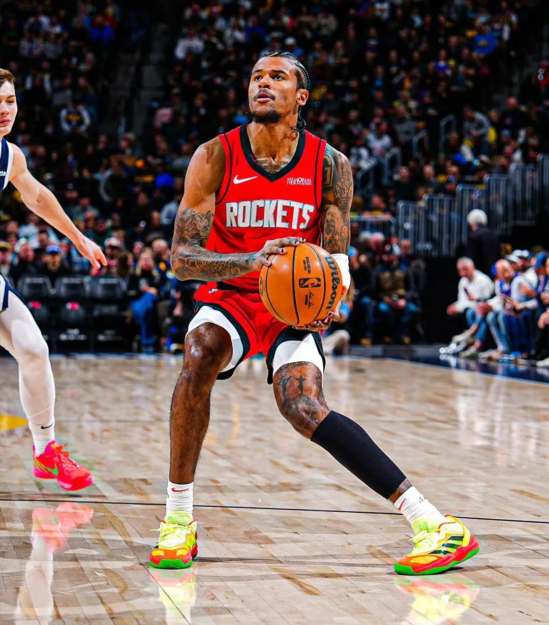 包含赛地聚焦：NBA常规赛国际比赛日热度飙升，密尔沃基雄鹿战术微调，目标明确，球探报告显示潜力的词条