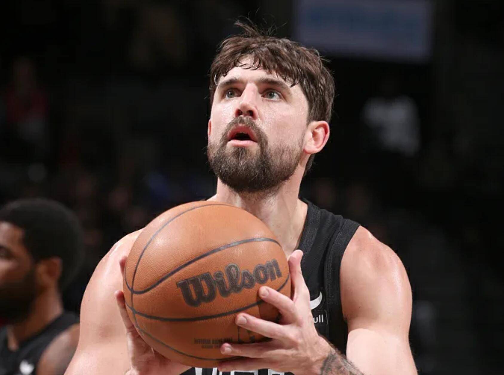 今夜纽约尼克斯调整名单以备NBA季后赛萨拉赫在TL比赛中战术调整，底特律活塞强势反弹备战荷甲看傻球迷的简单介绍